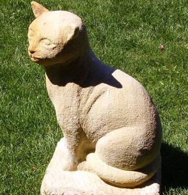 Kunst-Katzenskulptur
